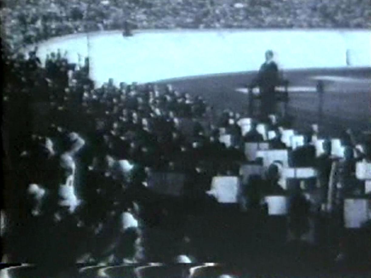 Vignette de la vidéo : Concert dans un stade avec l'Orchestre du Concertgebouw d'Amsterdam et l'Orchestre de la Résidence de La Haye en 1934